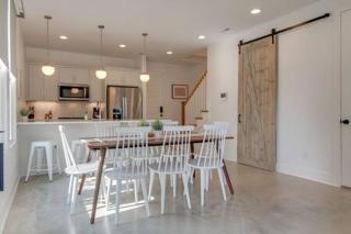 The Hart - Walk To It All From This Spacious Gem - Nashville - 4