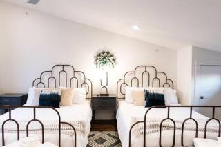 Luxury Hillsboro Village Rooftop Retreat, Peloton,Sleep 12 with Gourmet Kitchen, Smart TVs & Garage, Walk to Vanderbilt, Pancake Pantry & Boutique Shopping, Minutes to Broadway, 12 South & The Parthenon , 24 Hr Hospitality - 6