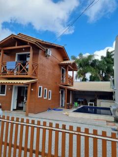 Casa com Piscina em Zimbros - Bombinhas - 0