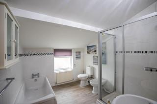 Gloucester City - Birchmore House - 2 Bedroom End Terrace Property Near To City Centre & Hospital With On-Street Parking - Sleeps 5 - Great For Hospital Workers & Contractors - Hosted by RENTMYHOUSE - - 7