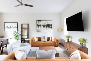 Spacious 4BR, Rooftop Patio, Garage, Walkable to Local Faves, 5 Mins to Nissan Stadium, Less than 10 Mins to Broadway, 24 Hr Hospitality, Great for Groups - 0