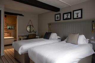 The White Hart Ford - - 5