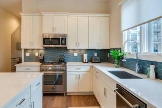 7BR Retreat, Rooftops, Garages, Walkable to Faves 5 Mins to Nissan Stadium, Less than 10 Mins to Broadway, 24 Hr Hospitality, Great for Groups - 7