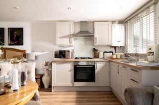 Meadow - Woodland Cottage with Private Hot Tub - Blandford Forum - 3