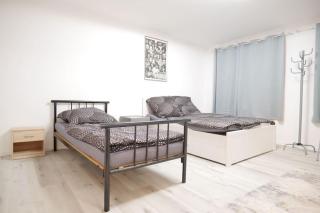 Komplettes Monteur Haus - 1