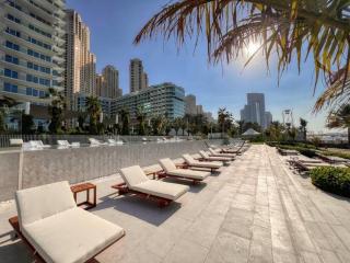 Stylish 2BR in JBR with Sea&Ain Dubai View - Dubai - 9