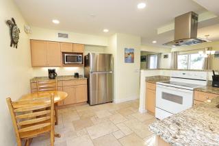 Beautifully Updated, 4 Bedroom Pool Home, 50 Yards to the Beach!! Captiva Escapade - Captiva - 2