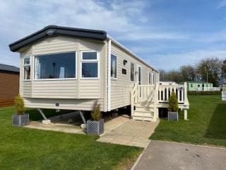 Tattershall Lakes Kingfisher Caravan 8 berth with Hot tub & WiFi - Tattershall - 4