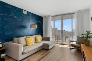 Apartment w Balcony Gym Near Beach - Hallandale Beach - 9