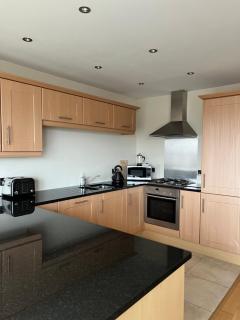 Penthouse Apartment - Town Centre, Sea Views, Secure Parking - Portrush - 1