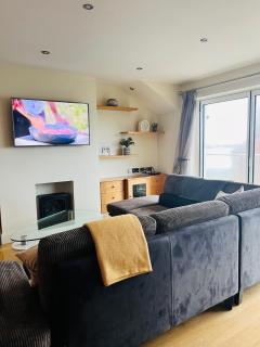 Penthouse Apartment - Town Centre, Sea Views, Secure Parking - Portrush - 3