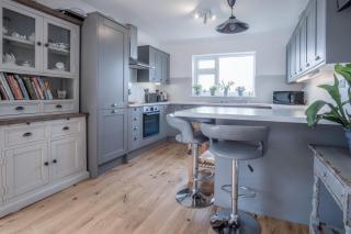Town Heights - 3 Bedroom Holiday Home - Tenby - Tenby - 8