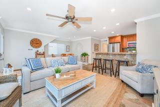 Three Bedroom Home on 36th with Indoor Outdoor Living - Newport Beach - 4