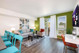Garage Parking & Easy Access to Urban Living - Seattle - 5