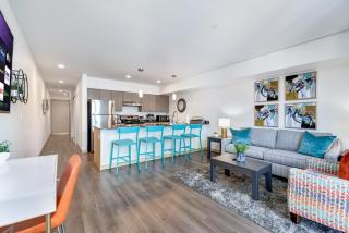 Garage Parking & Easy Access to Urban Living - Seattle - 4