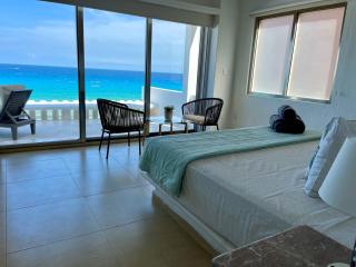 Beachfront Residence with Pool & Stunning Views - Cancun - 1