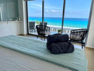 Beachfront Residence with Pool & Stunning Views - Cancun - 3