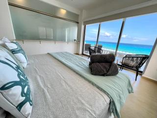 Beachfront Residence with Pool & Stunning Views - Cancun - 4
