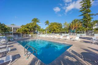 Overlooking Lagoon and Pool-Free Golf Cart-Kayaks - Key Largo - 5