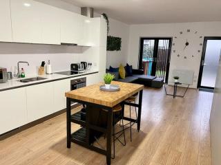Large Townhouse 5 Beds with Two Parking Spaces - Manchester City Centre - Manchester - 1