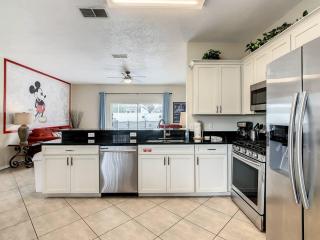 H504E Single Level POOL Home Themed Room by Disney - Kissimmee - 1