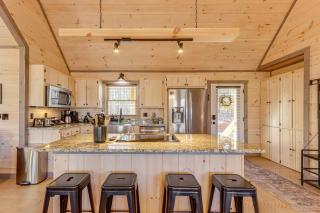 Cabin with Hot Tub and Sauna 5 Mi to Dtwn Blue Ridge! - Blue Ridge - 3