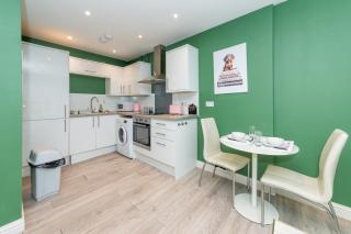Free Parking Central Fully Equipped 1 Bedroom Apartment - 4