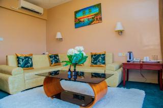 Luwa Evergreen Hotel - 1