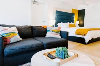 The Vinyl at Music Row - 9