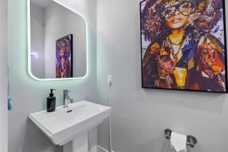 City Heights Townhome with Free Parking & 3 Baths - 7