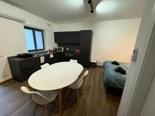 Modern Studio in Central Victoria - Victoria - 5