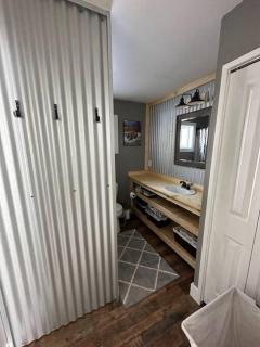 The Contemporary Alaskan Cabin - Sunshine - 1