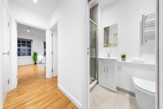 Modern One Bed Apartment - Sleeps 3 - Near Heathrow, Windsor Castle, Thorpe Park - Staines London TW18 - 9