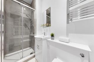 Modern One Bed Apartment - Sleeps 3 - Near Heathrow, Windsor Castle, Thorpe Park - Staines London TW18 - Staines upon Thames - 5
