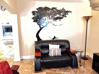 Executive Style Home next to Light Rail-Hospitals - 6