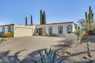 Modern Midcentury Tucson Retreat Patio and Hot Tub - Tucson - 8