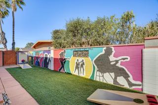 Modern Midcentury Tucson Retreat Patio and Hot Tub - Tucson - 7
