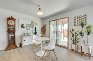 Modern Midcentury Tucson Retreat Patio and Hot Tub - Tucson - 6