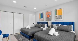 Waterfront Mansion The GlamHomes - 1