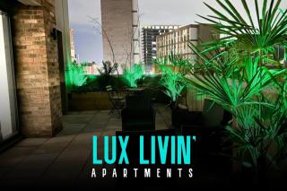 Lux Livin' Apartments - Luxury 2 Bed Apartment with Sky Garden - 8