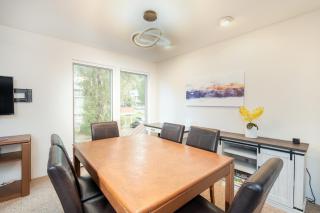 South facing condo close to ski access, groceries, shops and restaurants - 6