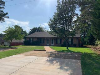 Luxury Peaceful Bungalow Away From Home - Lawrenceville - 9