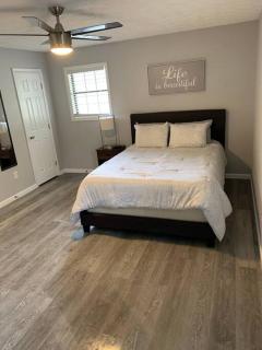 Luxury Peaceful Bungalow Away From Home - Lawrenceville - 2