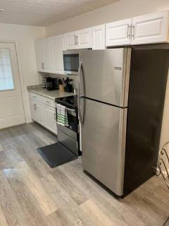 Luxury Peaceful Bungalow Away From Home - Lawrenceville - 6