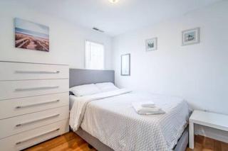 Modern 2BR Ocean Block Apt Walk to the Beach - 4