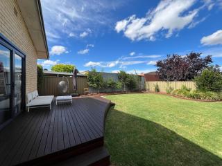 North Central Spacious Charmer - Walk to GV Health - Shepparton - 7
