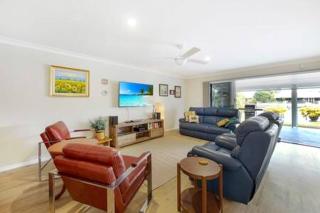 Spacious Holiday Unit on Canal at Banksia Beach - Banksia Beach - 9