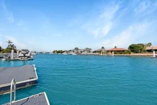 Spacious Holiday Unit on Canal at Banksia Beach - Banksia Beach - 3