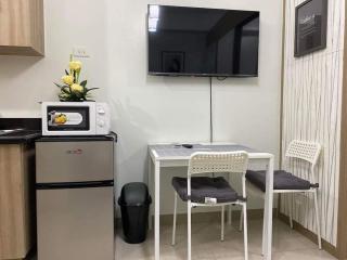 Shore Residence D22 shortwalk MOA Balconypoolview - Manila - 5