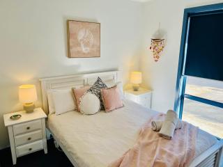 Blue Poles - Pet Friendly - 2